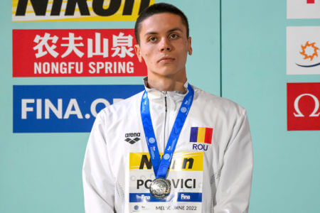 David Popovici of Romania stands after winning the silver medal in the 200m Freestyle men Final during the FINA Swimming Short Course World Championships at the Melbourne Sports and Aquatic Centre in Melbourne, Australia, December 18th, 2022. Photo Giorgio Scala / Deepbluemedia / Insidefoto